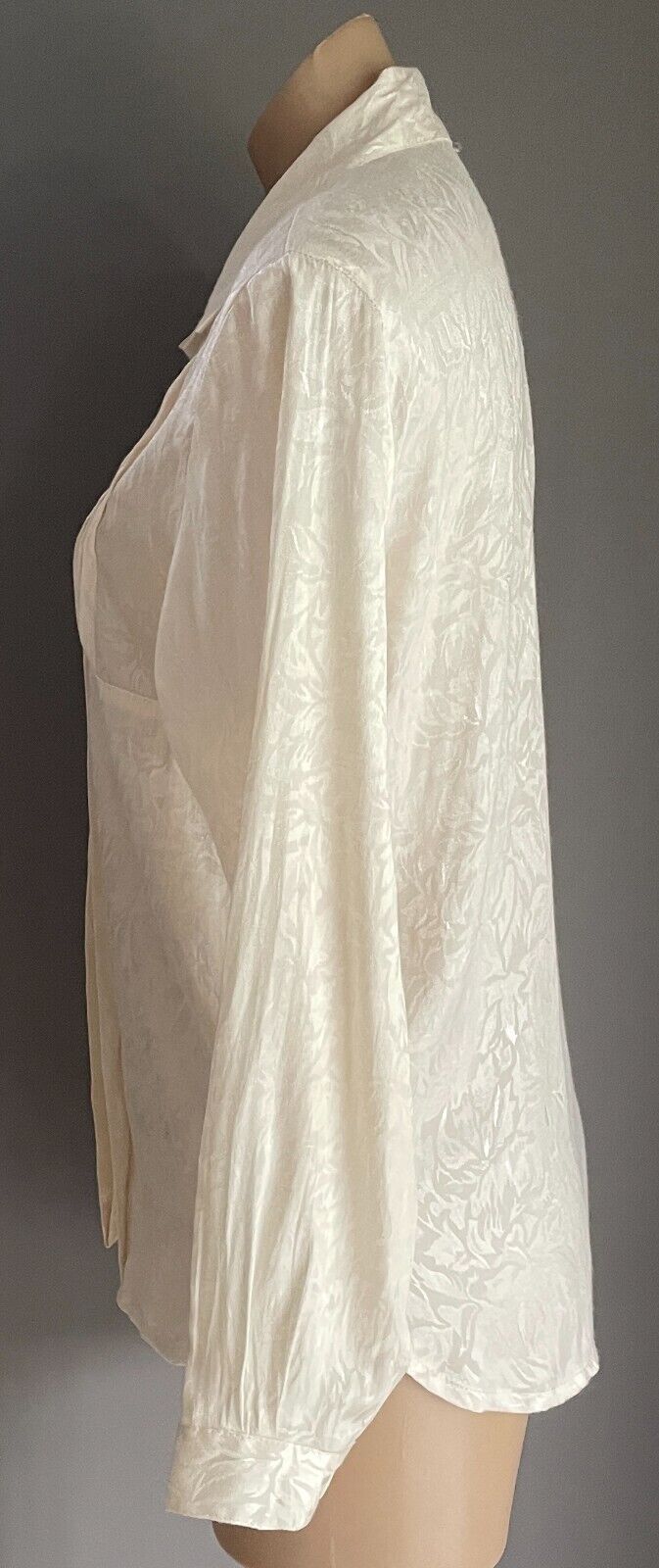 CAPITOL Cream Blouse Jacquard Fabric Long Sleeve Top Size 8 Button Front Pleated