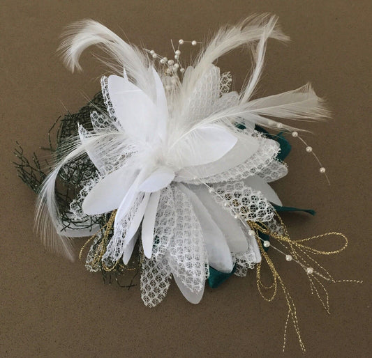 FASCINATOR Hair Comb White Green Gold Feather Tulle & Ribbon Feathers Races NEW