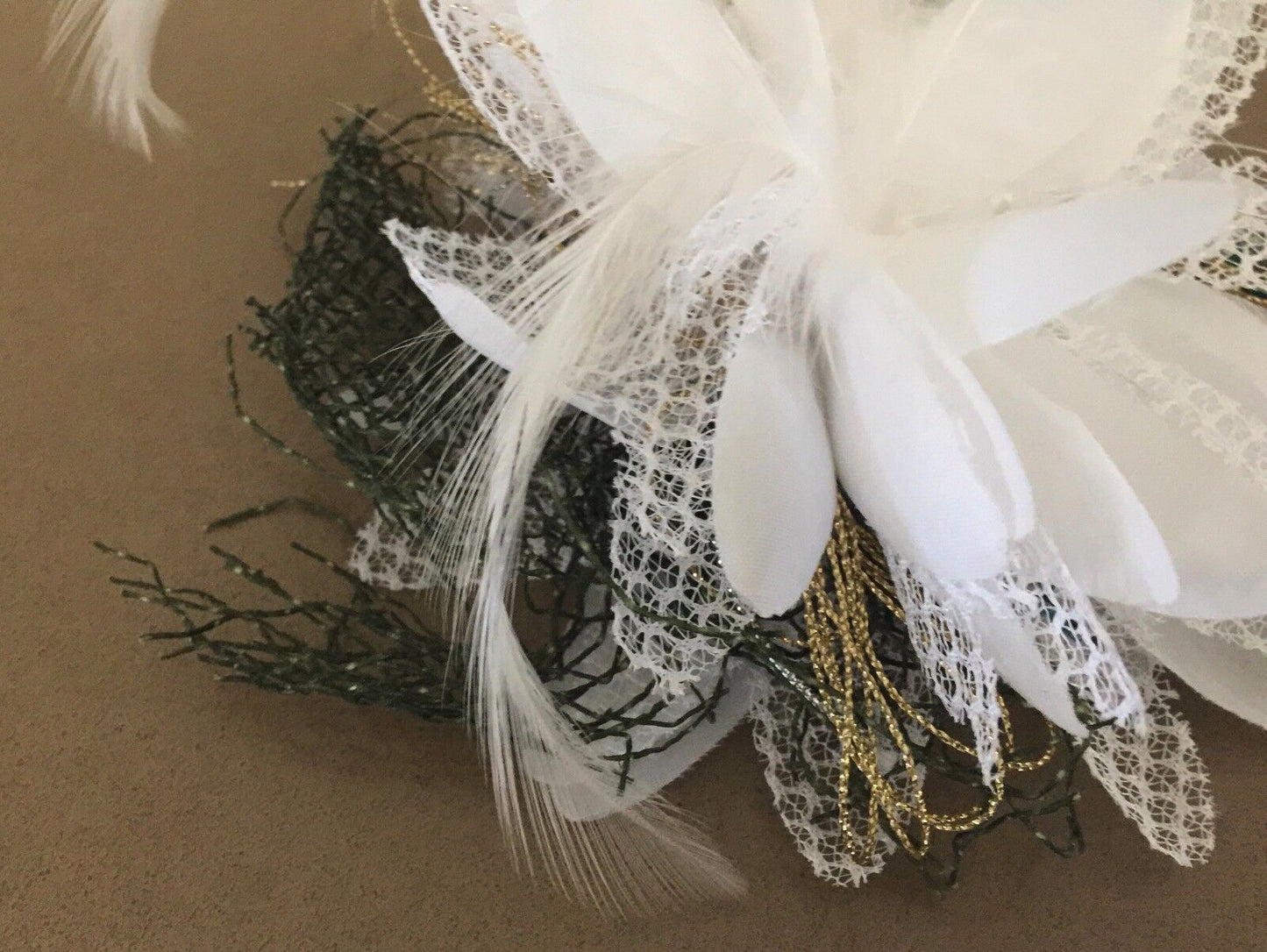 FASCINATOR Hair Comb White Green Gold Feather Tulle & Ribbon Feathers Races NEW