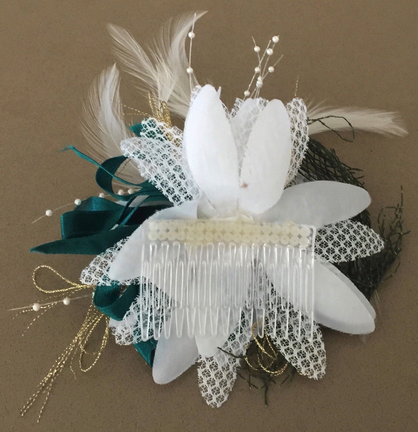 FASCINATOR Hair Comb White Green Gold Feather Tulle & Ribbon Feathers Races NEW