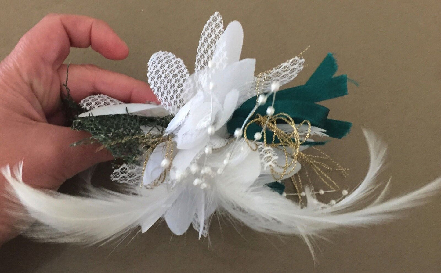 FASCINATOR Hair Comb White Green Gold Feather Tulle & Ribbon Feathers Races NEW