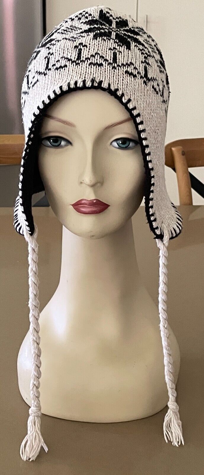 Trapper/Ear Flap Hat Beige/White/Black Pattern OSFA Fleece Lined Super Warm