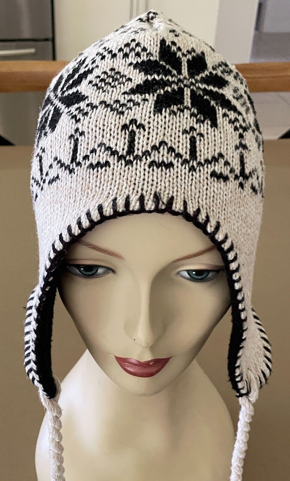 Trapper/Ear Flap Hat Beige/White/Black Pattern OSFA Fleece Lined Super Warm