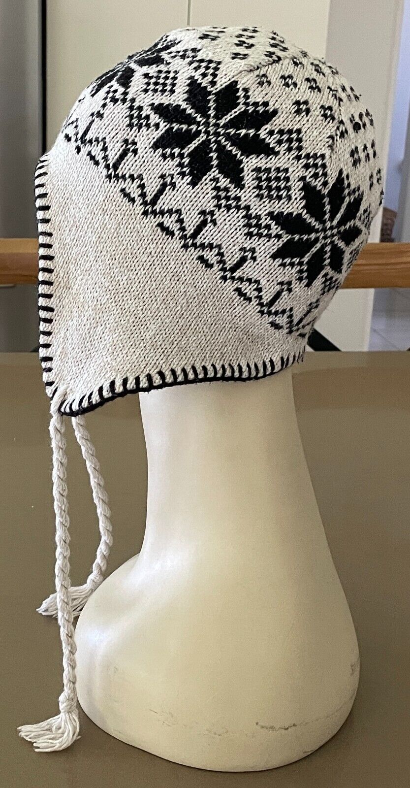 Trapper/Ear Flap Hat Beige/White/Black Pattern OSFA Fleece Lined Super Warm