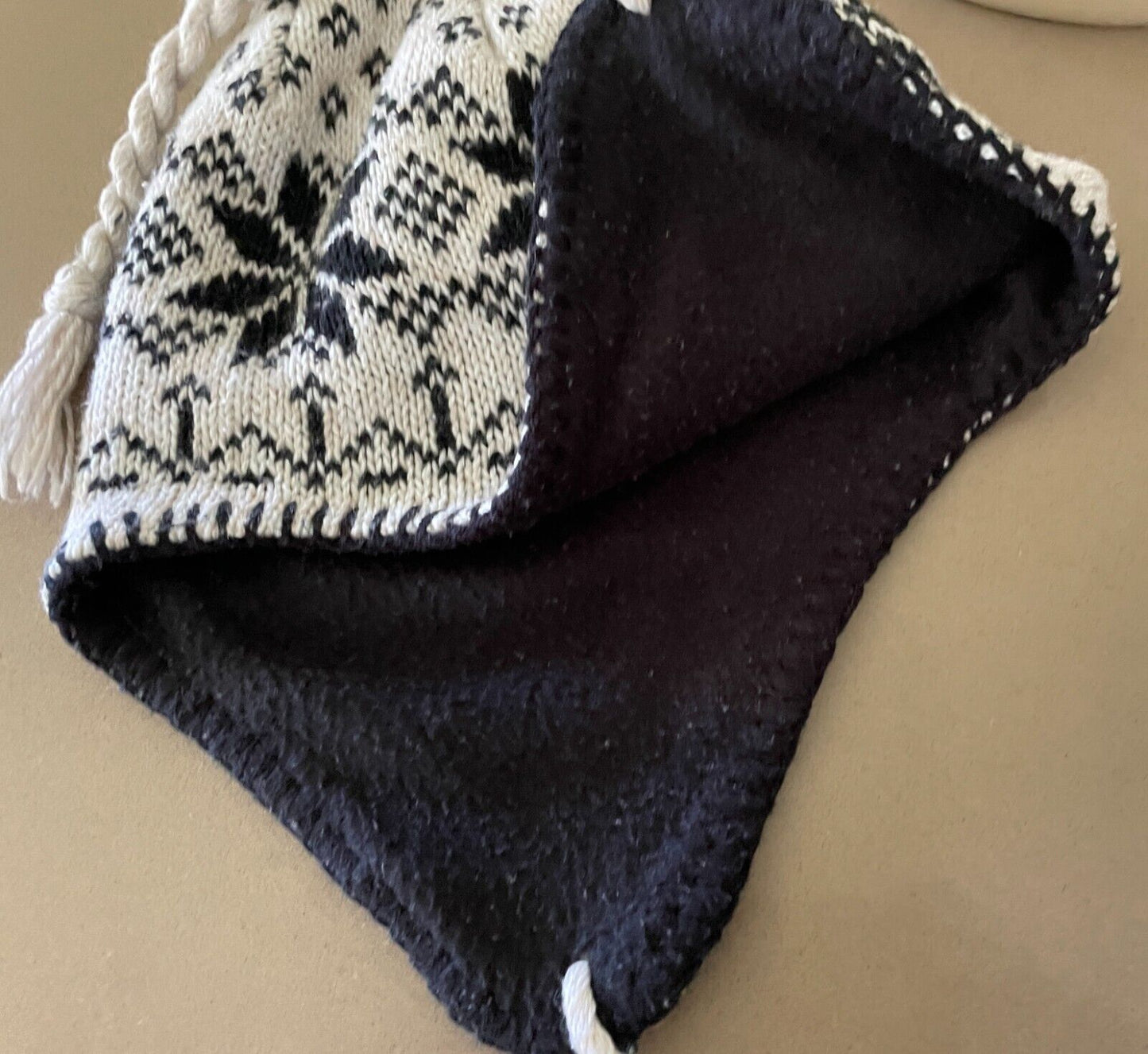 Trapper/Ear Flap Hat Beige/White/Black Pattern OSFA Fleece Lined Super Warm