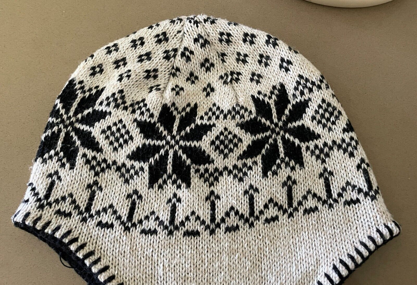 Trapper/Ear Flap Hat Beige/White/Black Pattern OSFA Fleece Lined Super Warm
