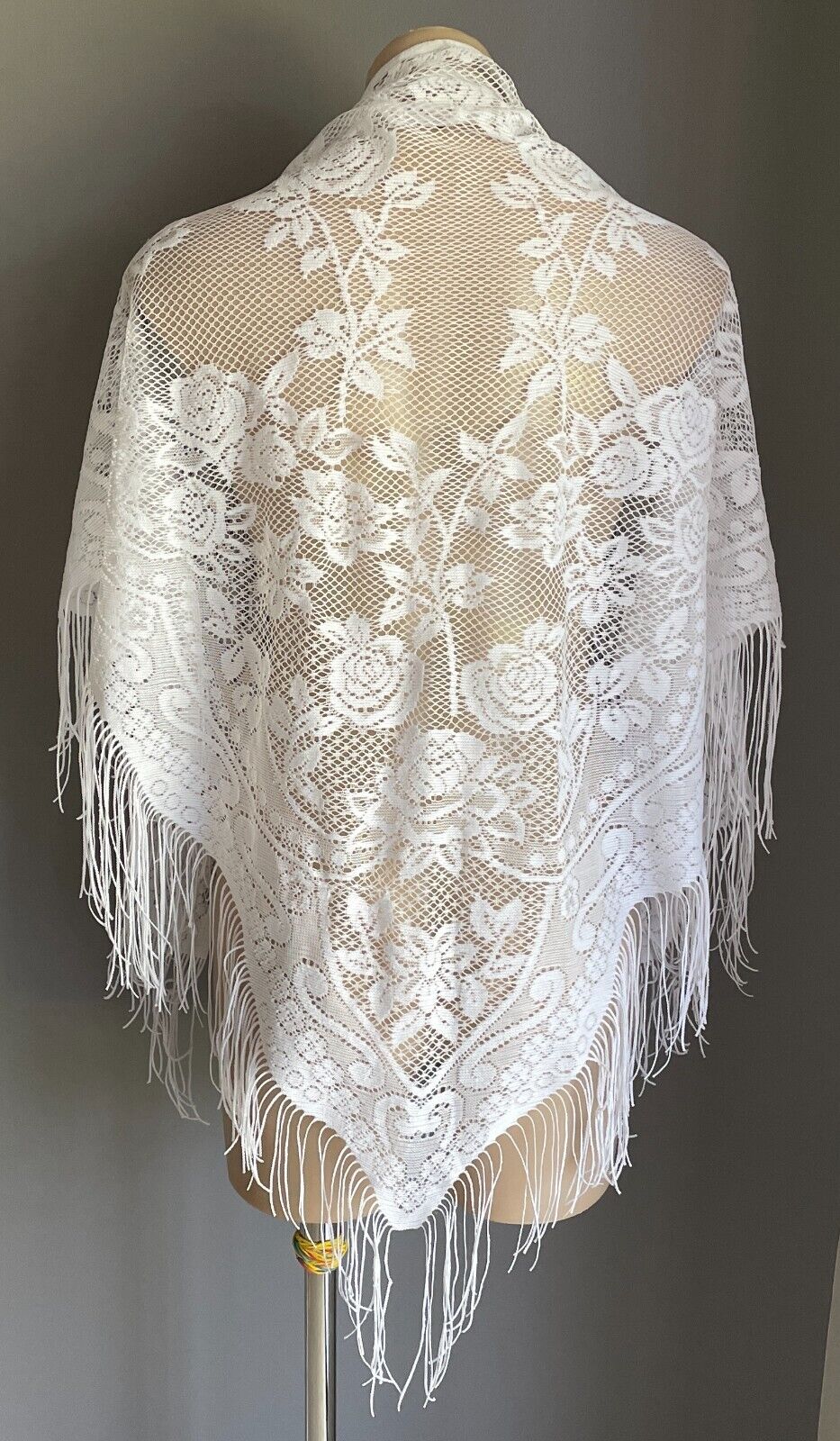 White TRIANGLE SHAWL Wrap Fringe Raised Floral Lace Mesh Net Size 12 18 NEW