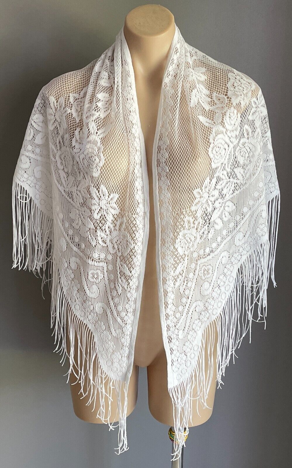 White TRIANGLE SHAWL Wrap Fringe Raised Floral Lace Mesh Net Size 12 18 NEW