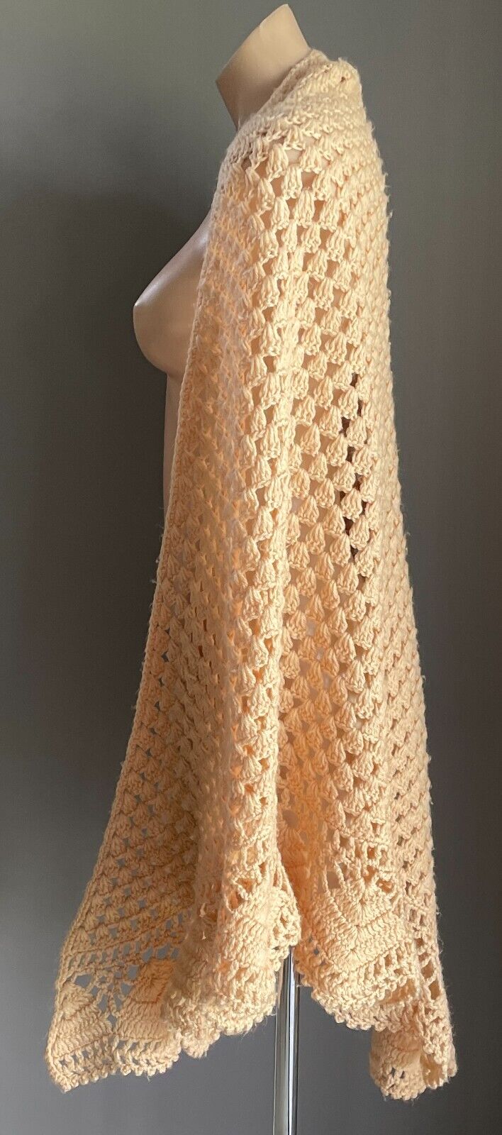 Vintage Ladies Hand Crochet Wheat Colour Knit Wrap Shawl w Scalloped Edge OSFA