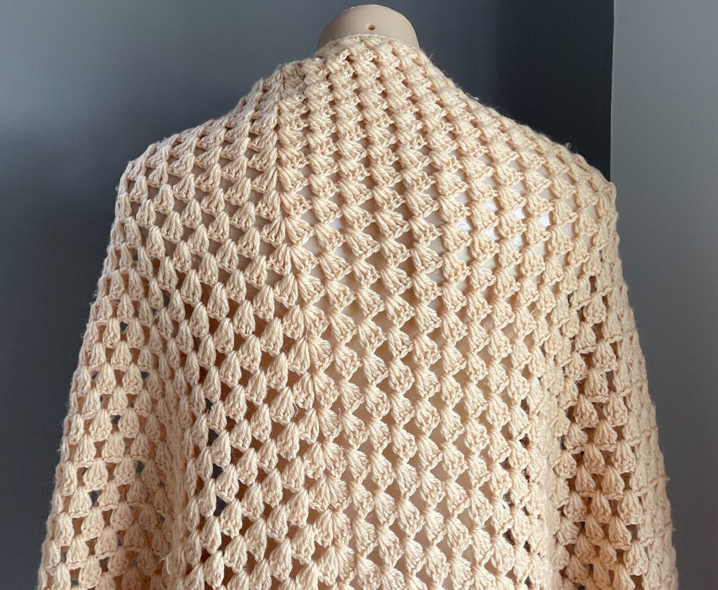 Vintage Ladies Hand Crochet Wheat Colour Knit Wrap Shawl w Scalloped Edge OSFA