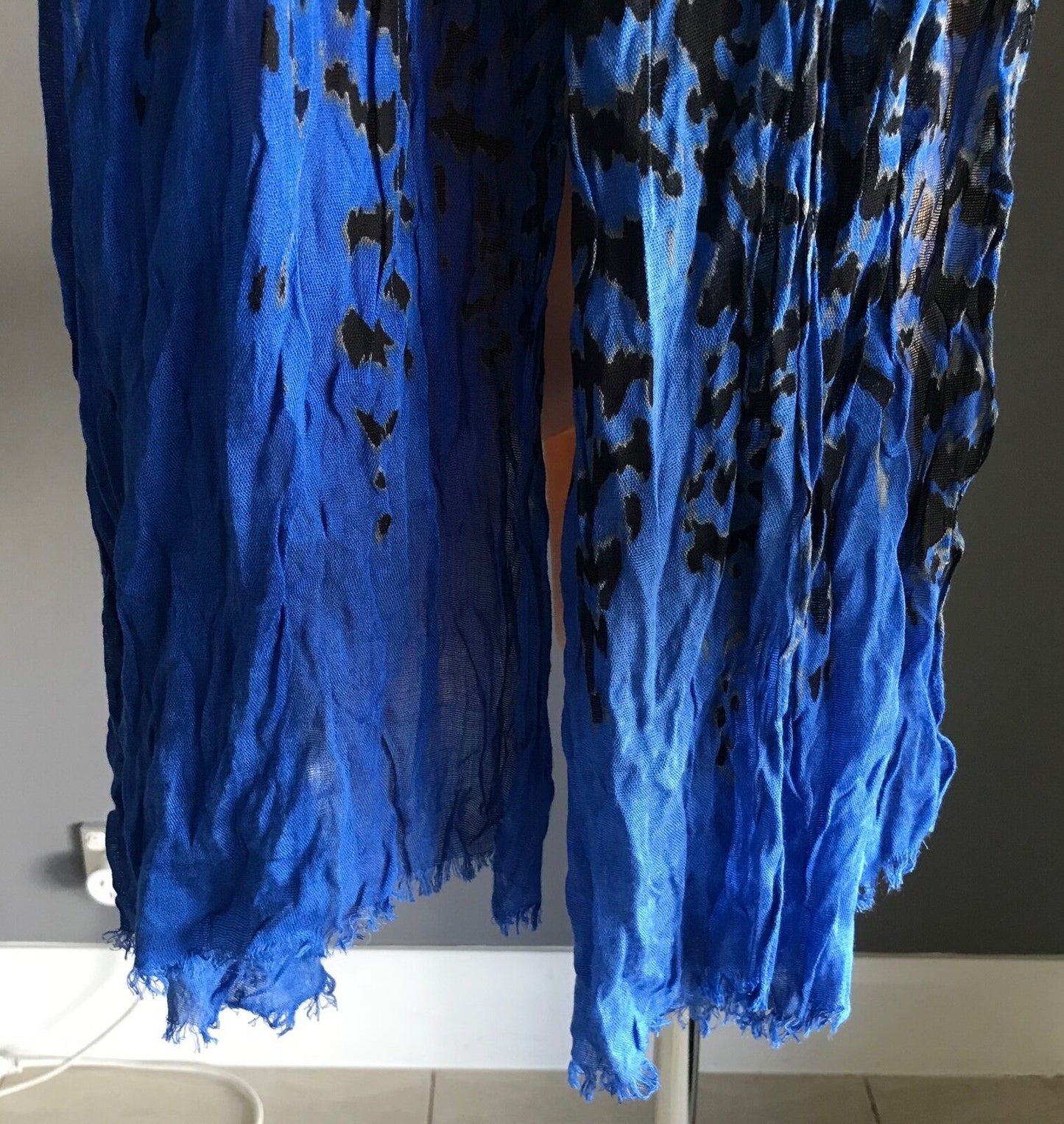 SUZANNE GRAE Neck Scarf Wide Blue Black Grey Crinkle Pleat Look Wrap Shawl  NEW