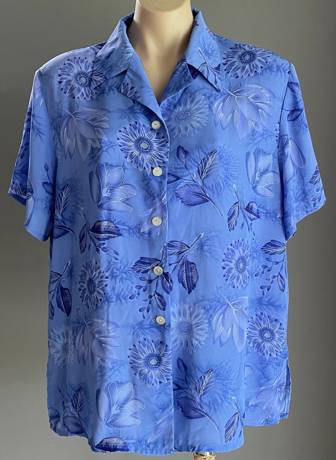 1980's JE FASHION Shades of Blue & White Floral Short Sleeve Shirt Size XL 14 16