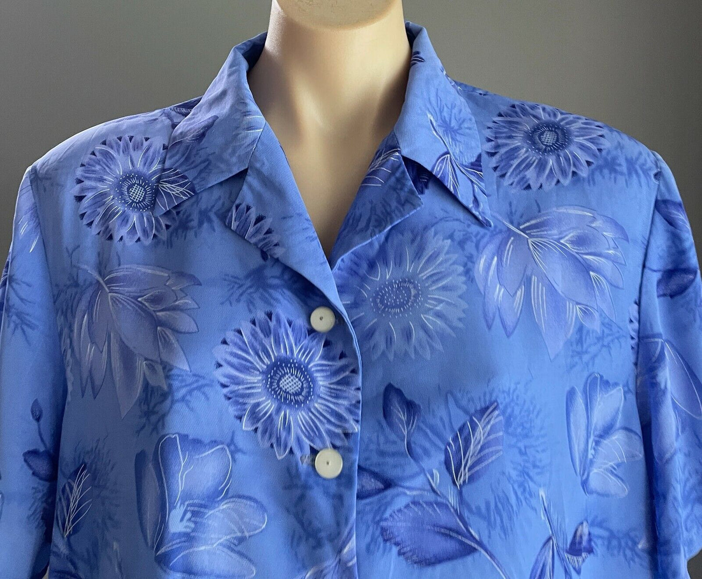 1980's JE FASHION Shades of Blue & White Floral Short Sleeve Shirt Size XL 14 16