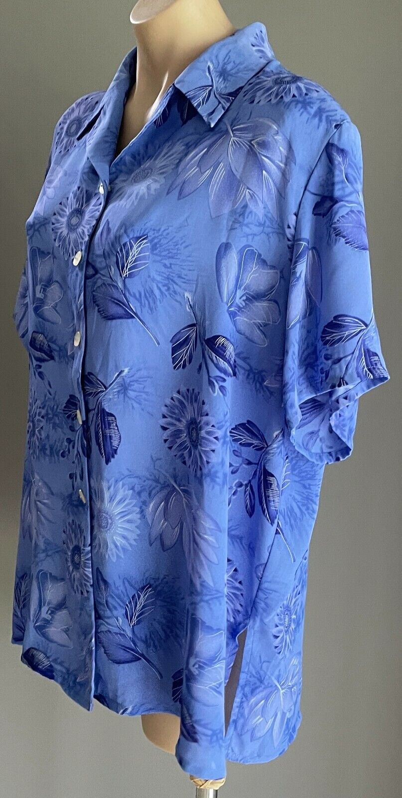 1980's JE FASHION Shades of Blue & White Floral Short Sleeve Shirt Size XL 14 16