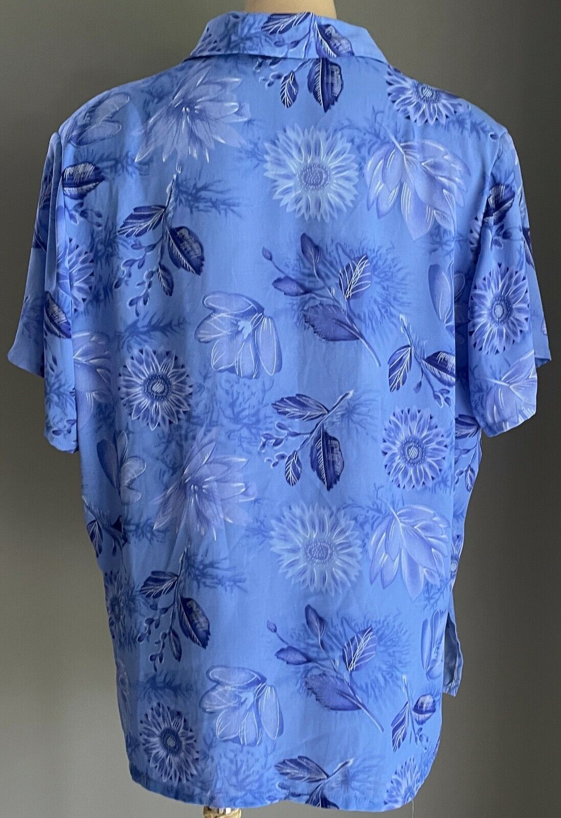 1980's JE FASHION Shades of Blue & White Floral Short Sleeve Shirt Size XL 14 16