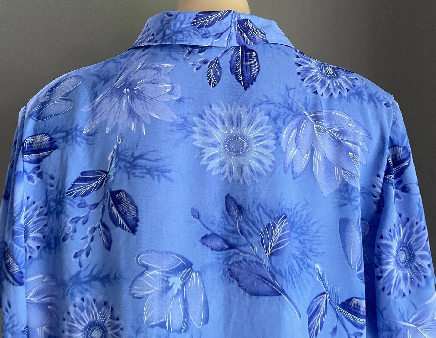 1980's JE FASHION Shades of Blue & White Floral Short Sleeve Shirt Size XL 14 16