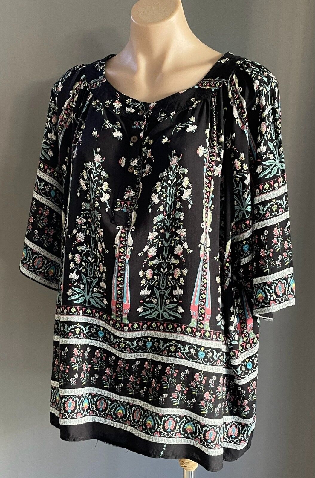 Peasant Top Black Multicoloured Print 3 Button Front Blouse Size 20 Short Sleeve