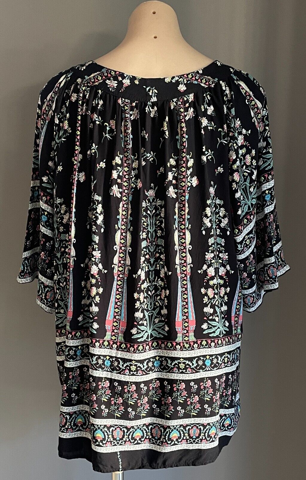 Peasant Top Black Multicoloured Print 3 Button Front Blouse Size 20 Short Sleeve