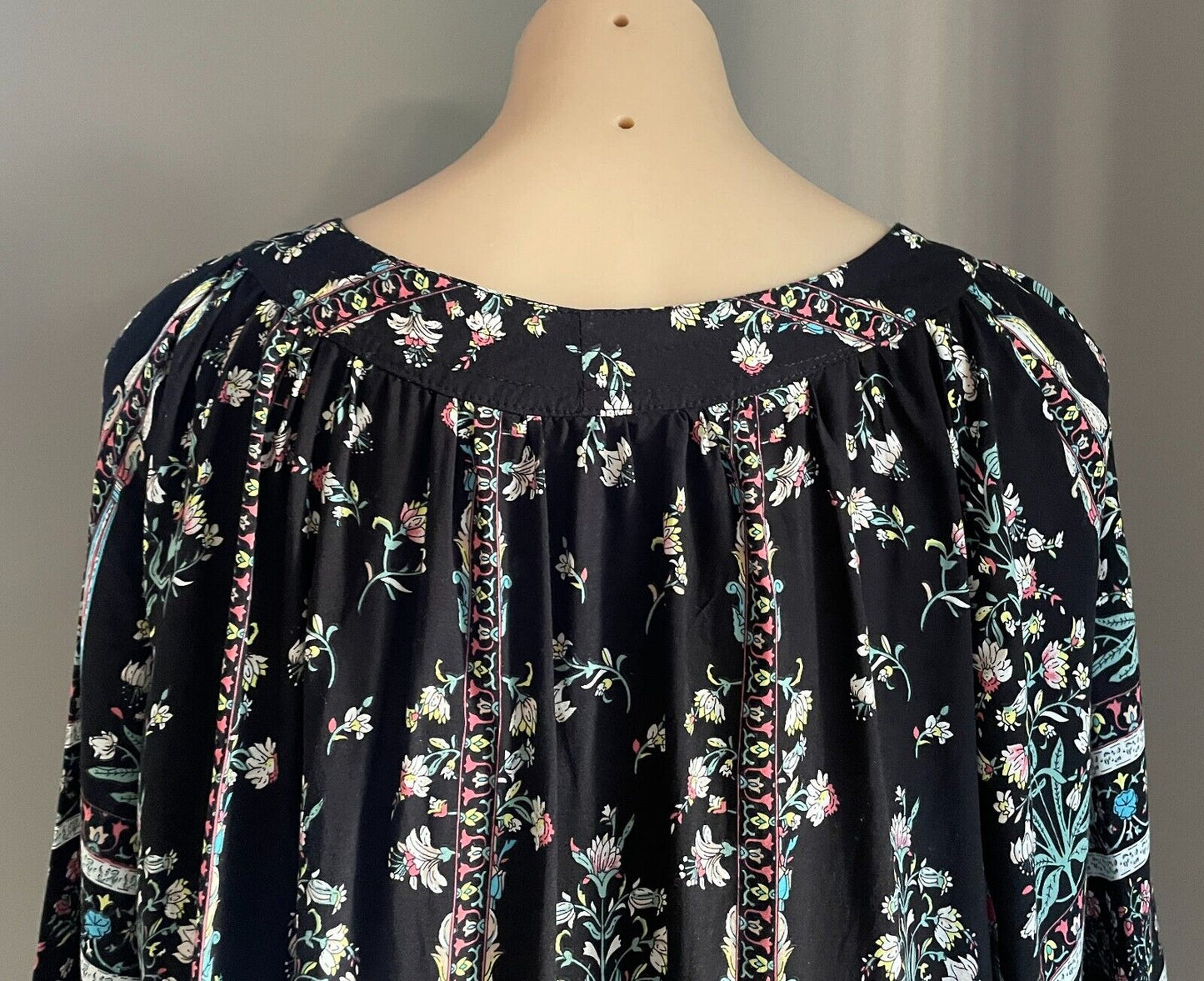 Peasant Top Black Multicoloured Print 3 Button Front Blouse Size 20 Short Sleeve