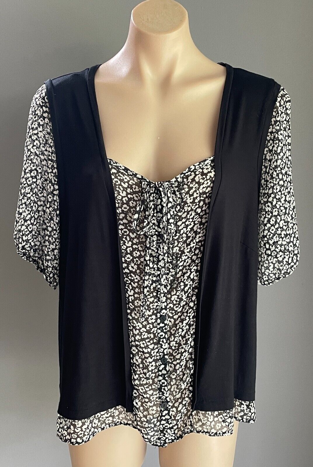 F&F Black Button Front Short Sleeve Blouse Size 20 Twofer Style Floral Print