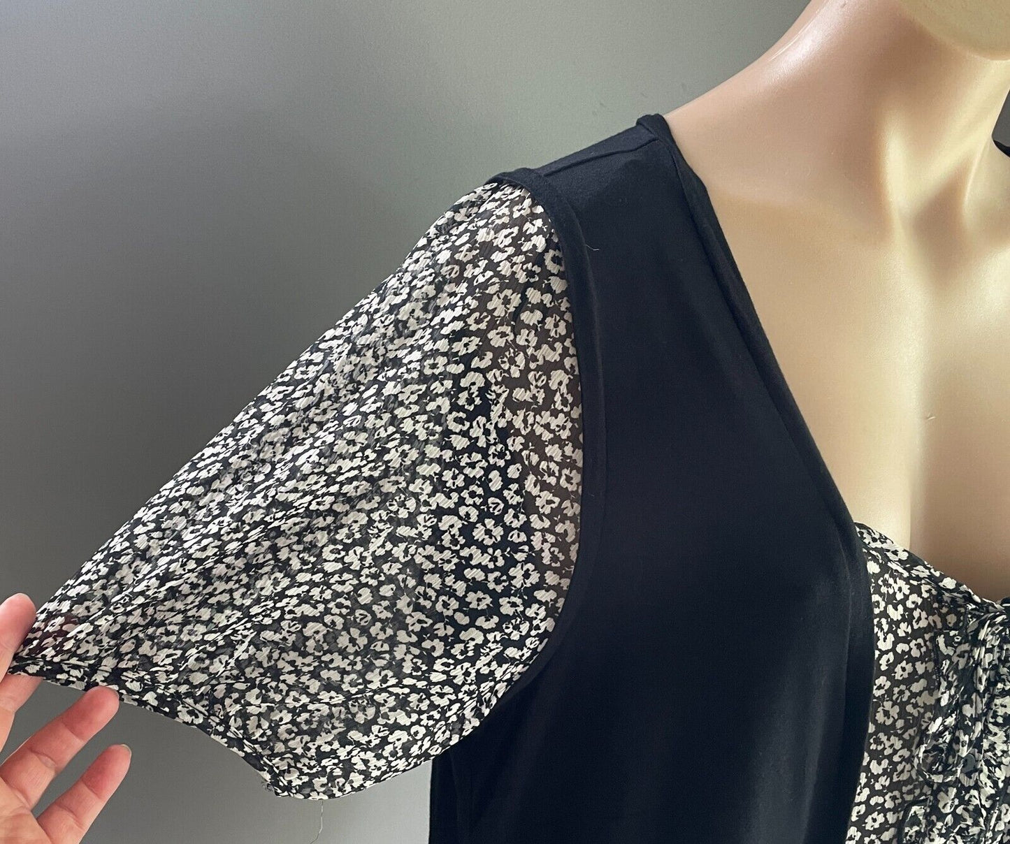 F&F Black Button Front Short Sleeve Blouse Size 20 Twofer Style Floral Print