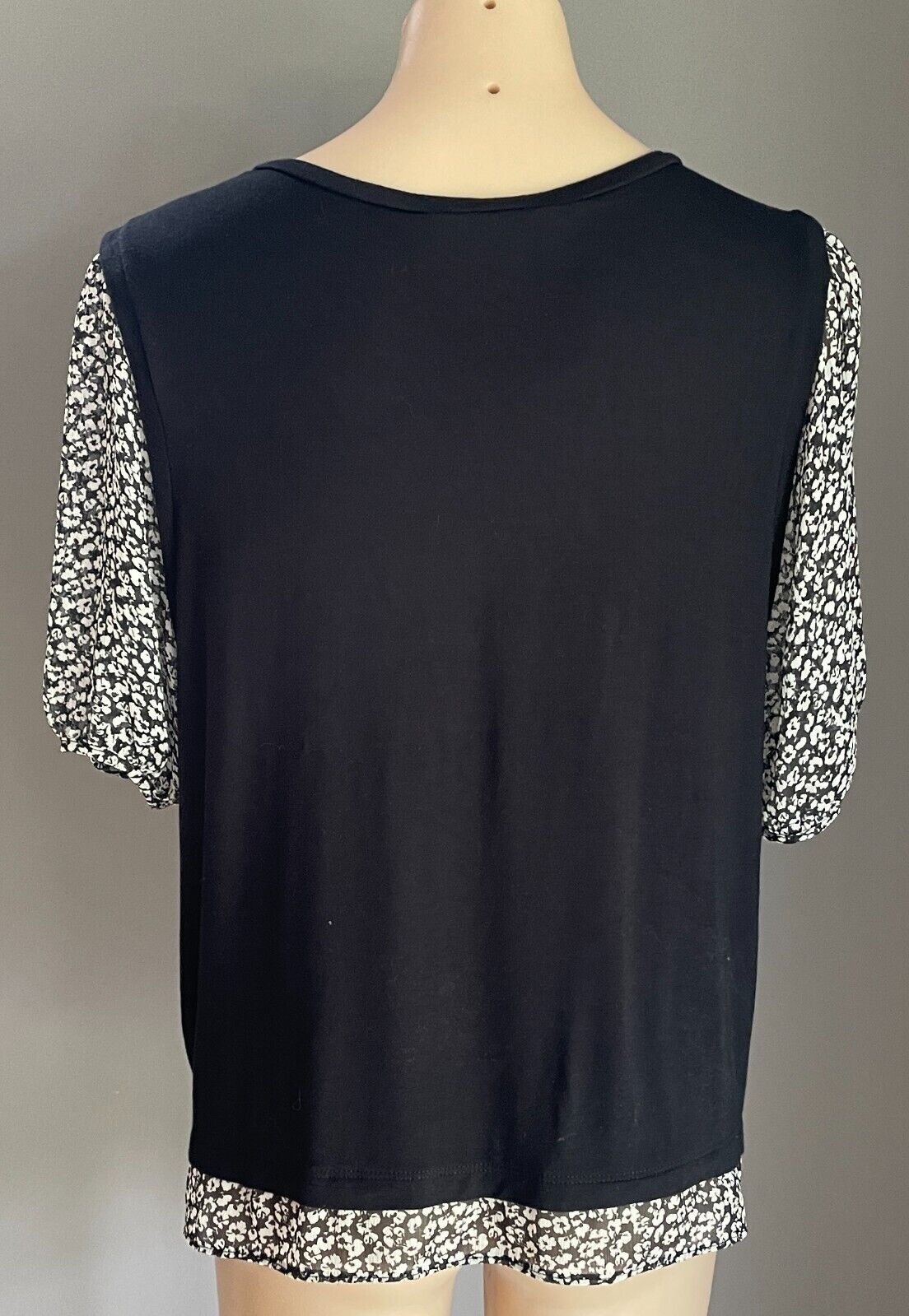 F&F Black Button Front Short Sleeve Blouse Size 20 Twofer Style Floral Print