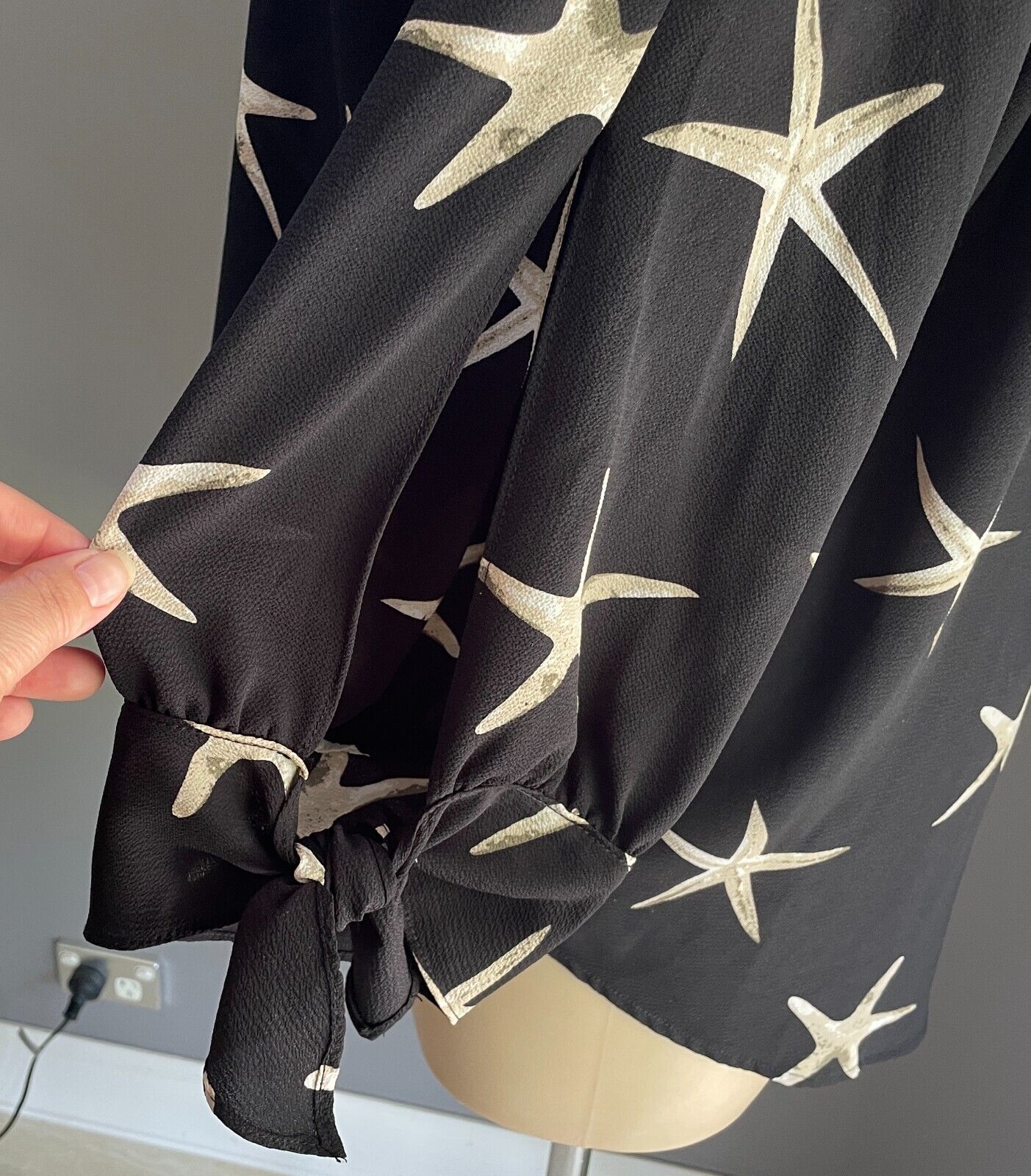 Black Top Off The Shoulder 3/4 Tie Sleeve Blouse Taupe Beige Star Fish Sz 20