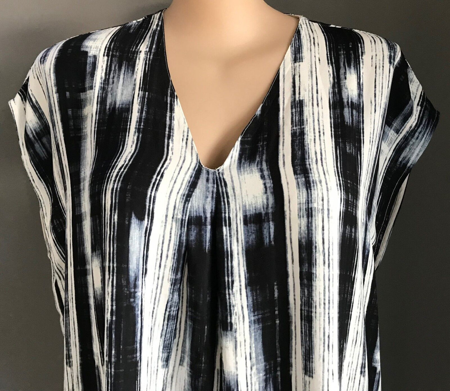 WILD CHILD CITY Shift Dress Top Black Grey White Graphic Stripe Plus Size 20 NEW