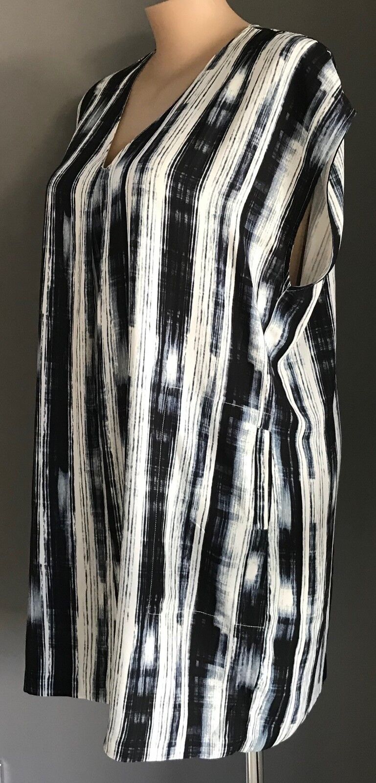 WILD CHILD CITY Shift Dress Top Black Grey White Graphic Stripe Plus Size 20 NEW