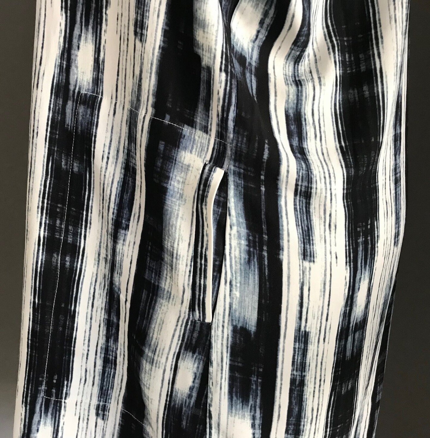 WILD CHILD CITY Shift Dress Top Black Grey White Graphic Stripe Plus Size 20 NEW
