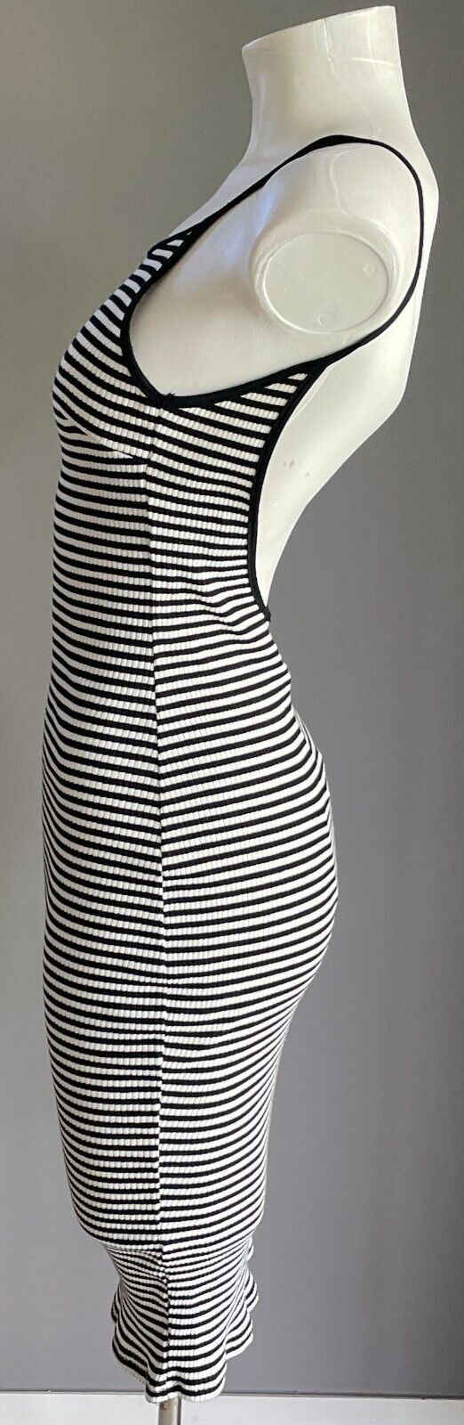 LOST MUSE Stretch Dress Black White Stripe Ribbed Scoop Back Midi Size 10 NEW