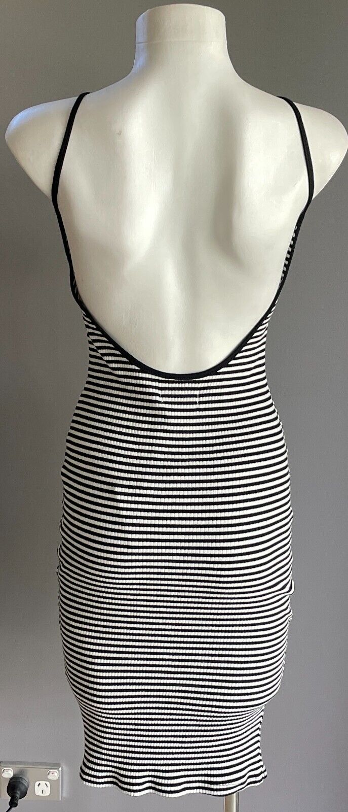 LOST MUSE Stretch Dress Black White Stripe Ribbed Scoop Back Midi Size 10 NEW