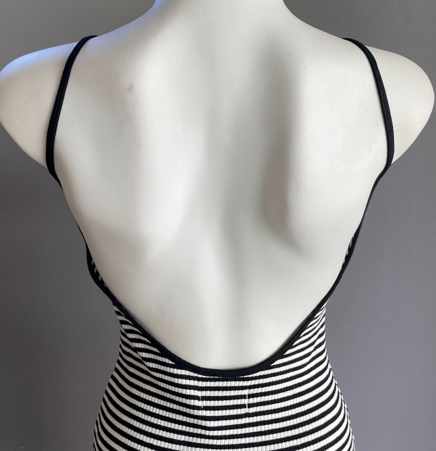 LOST MUSE Stretch Dress Black White Stripe Ribbed Scoop Back Midi Size 10 NEW