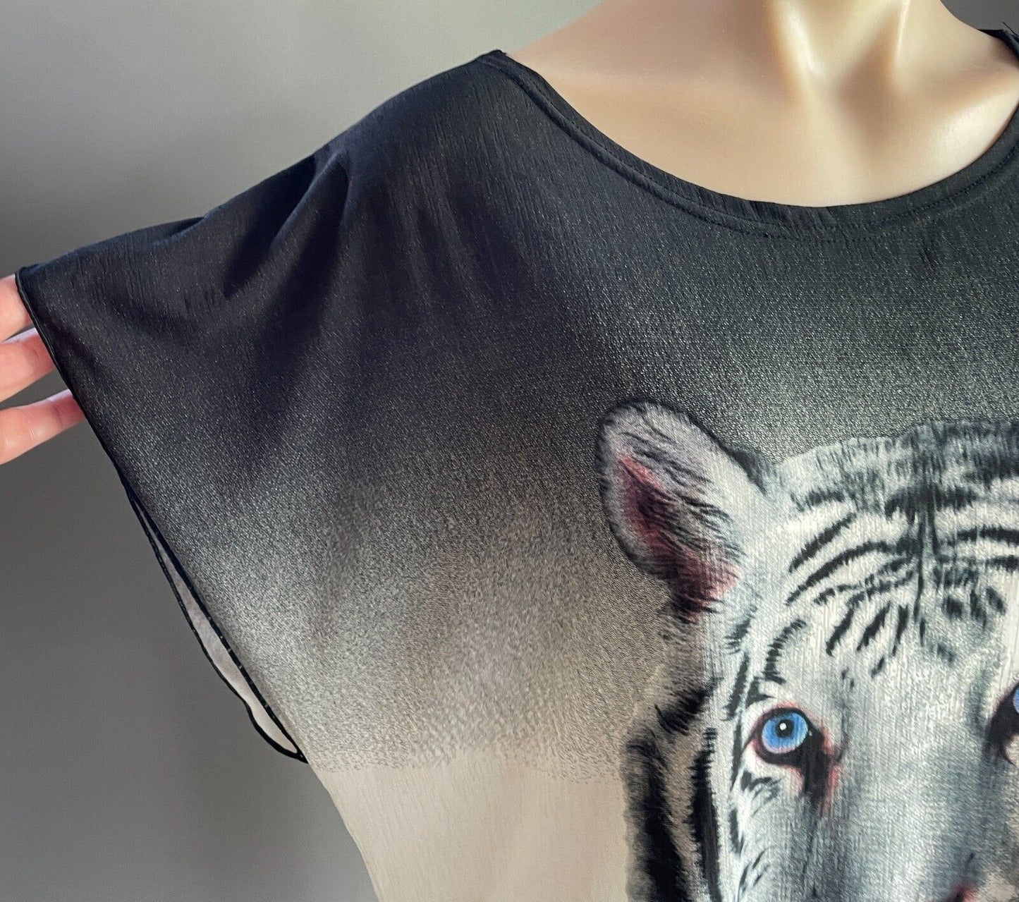 LI REN JUN Top Black White Tiger Face Extended Sleeve Stretch Tunic Size 16