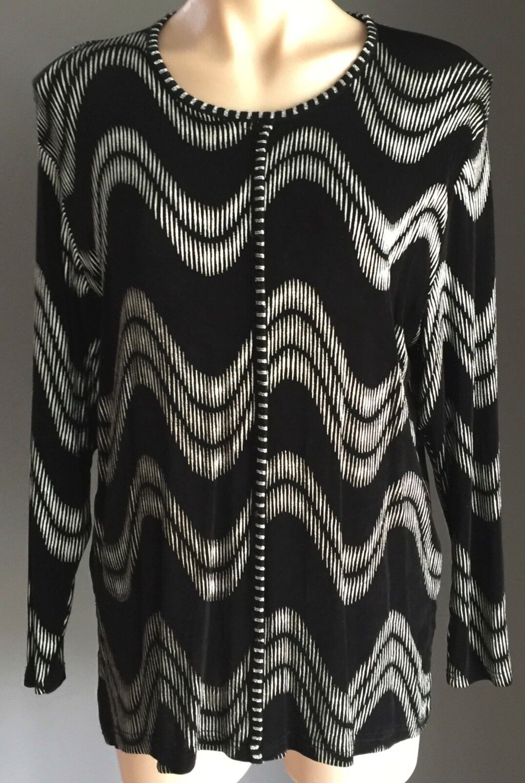 BEE AUSTRALIA Top Black & Silver Thread Long Sleeve fine KNIT JERSEY 12 14 NEW