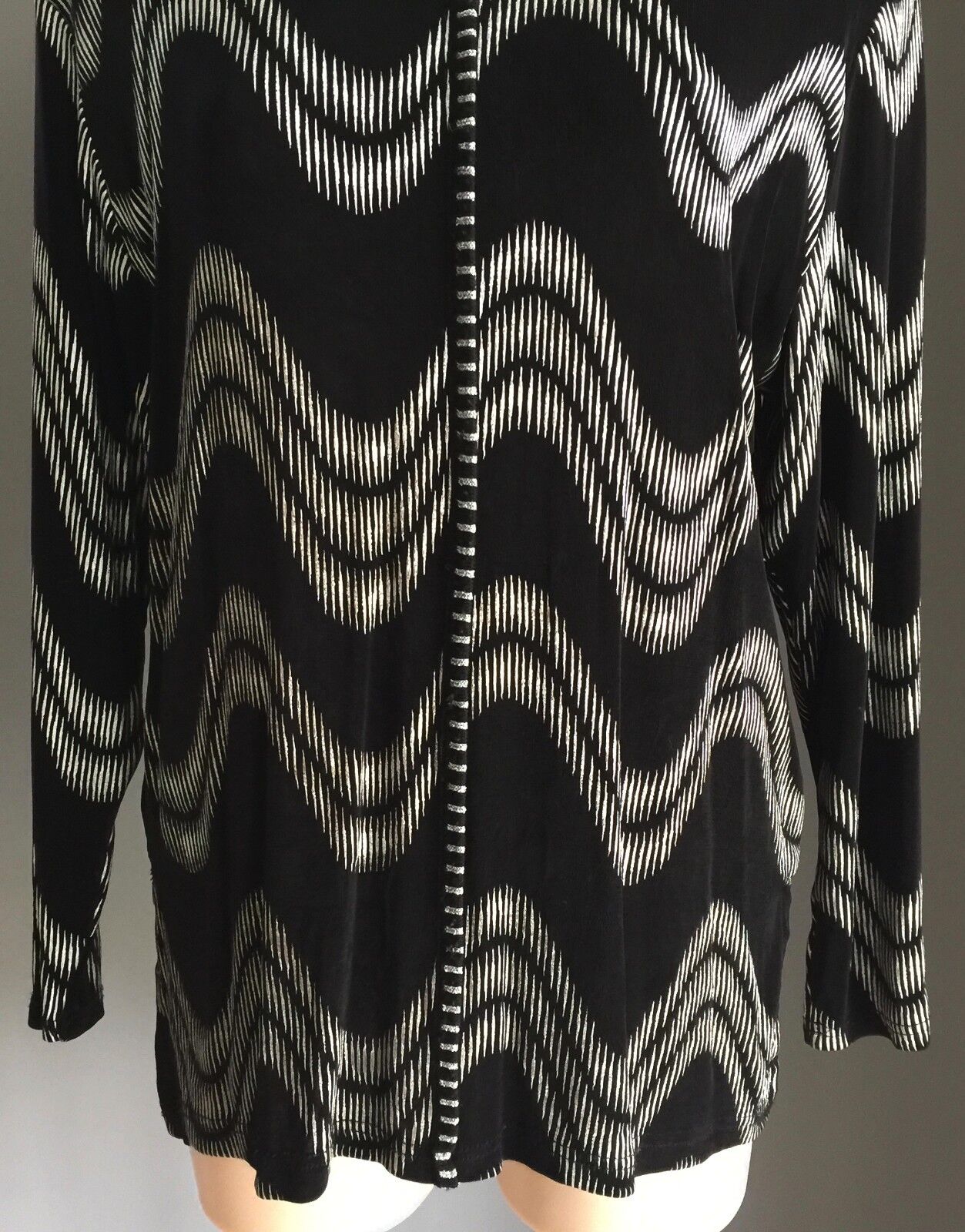 BEE AUSTRALIA Top Black & Silver Thread Long Sleeve fine KNIT JERSEY 12 14 NEW