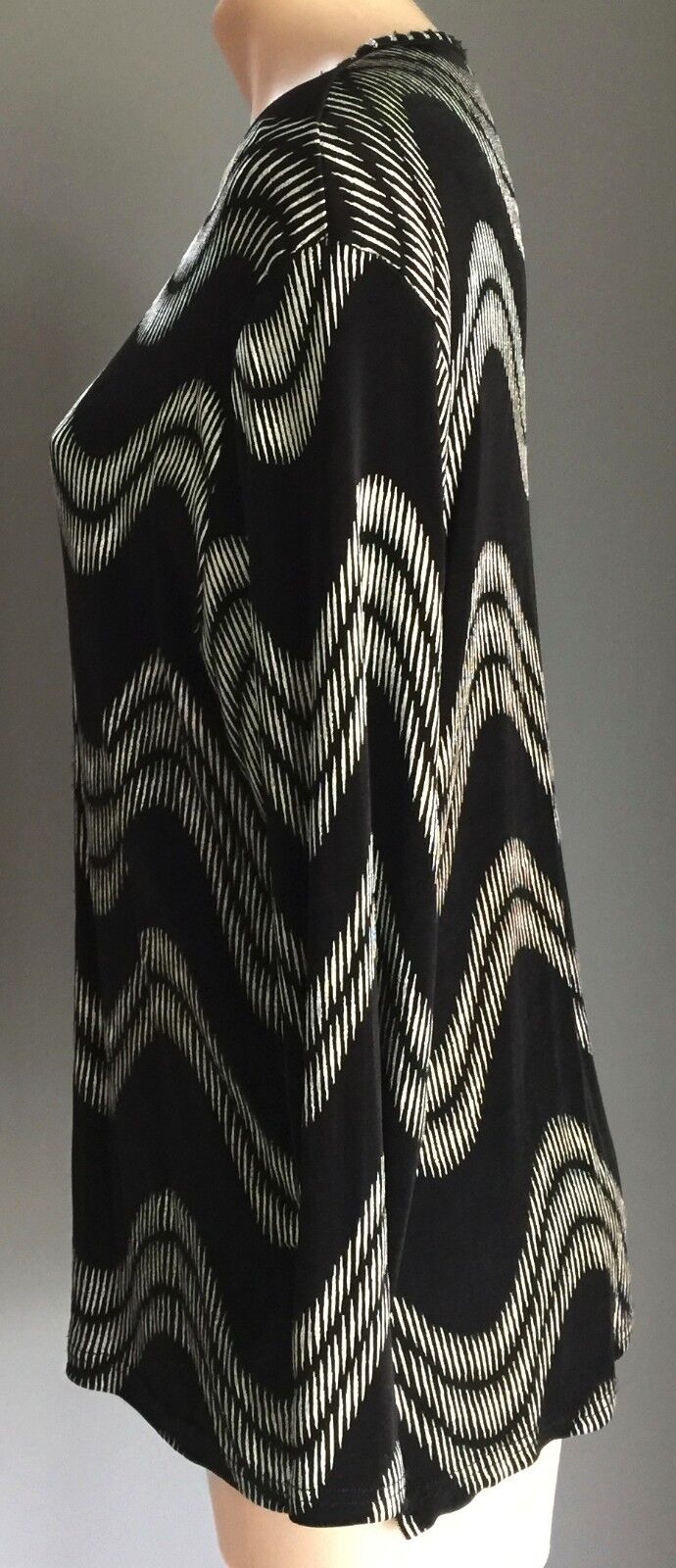BEE AUSTRALIA Top Black & Silver Thread Long Sleeve fine KNIT JERSEY 12 14 NEW
