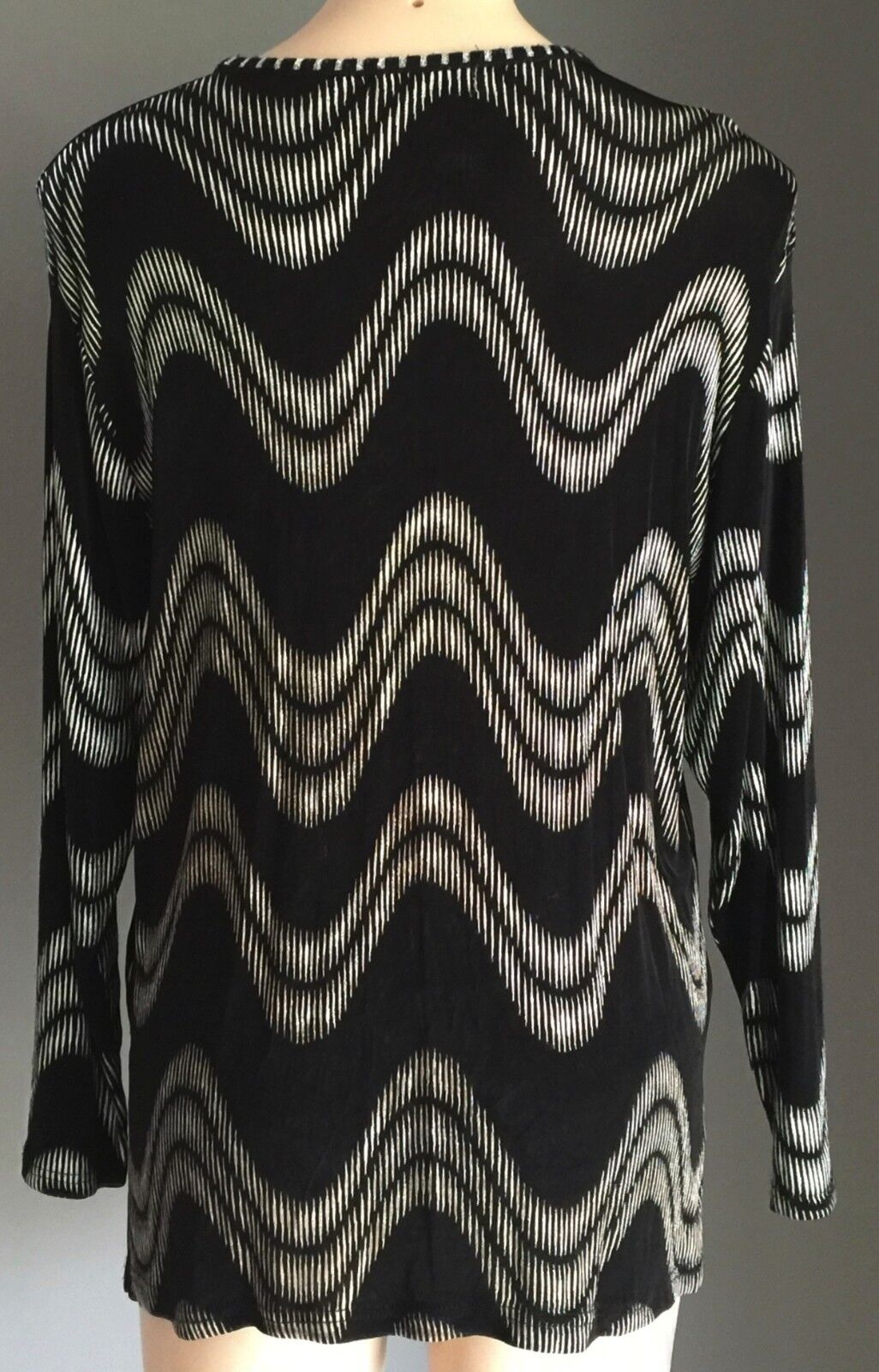 BEE AUSTRALIA Top Black & Silver Thread Long Sleeve fine KNIT JERSEY 12 14 NEW