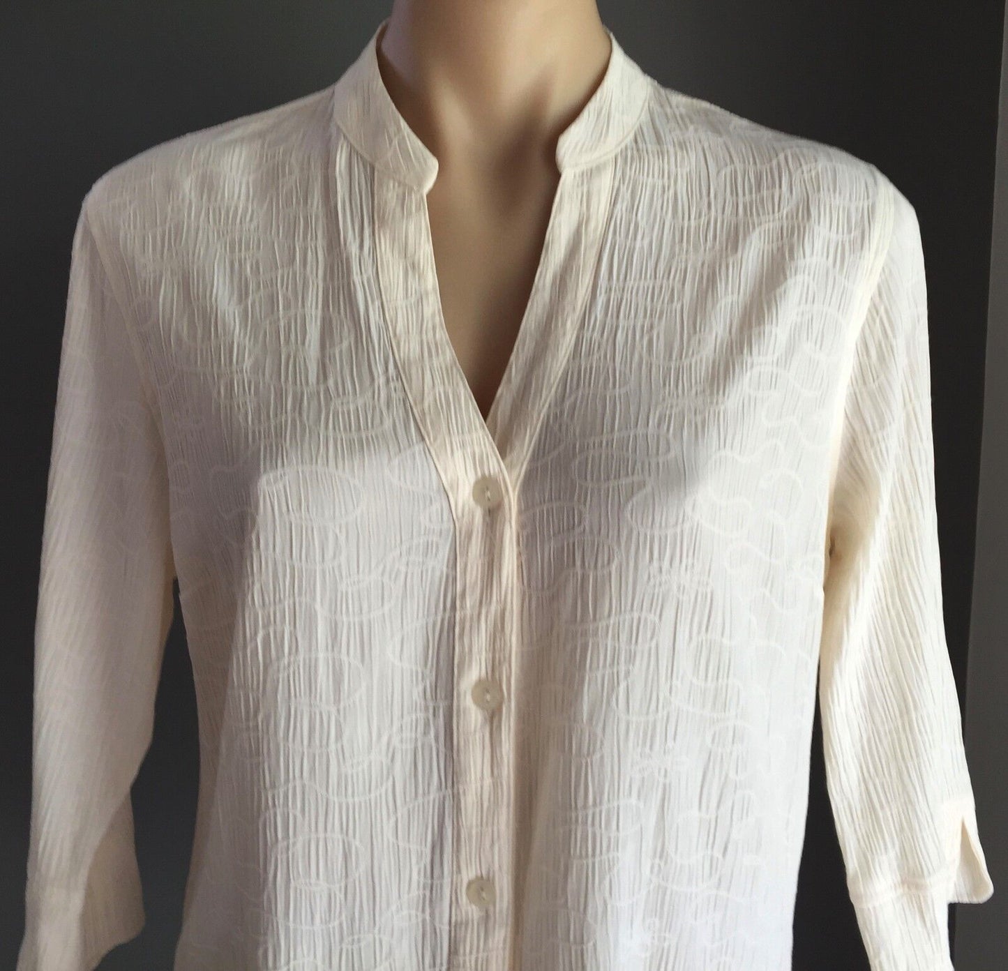 NONI B Top Mandarin Button Shirt Cream Crinkle 3/4 Sleeve Raised Swirl Size 12