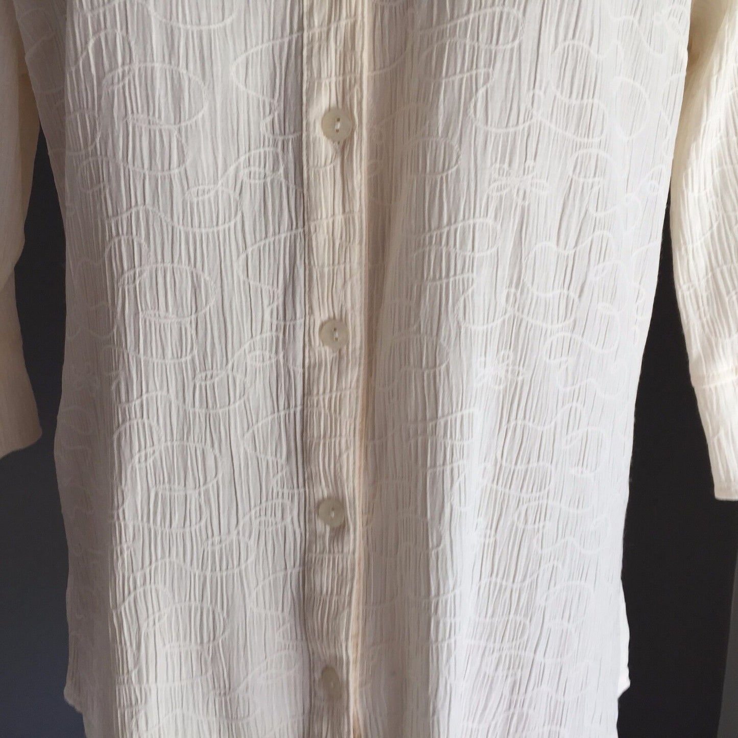 NONI B Top Mandarin Button Shirt Cream Crinkle 3/4 Sleeve Raised Swirl Size 12