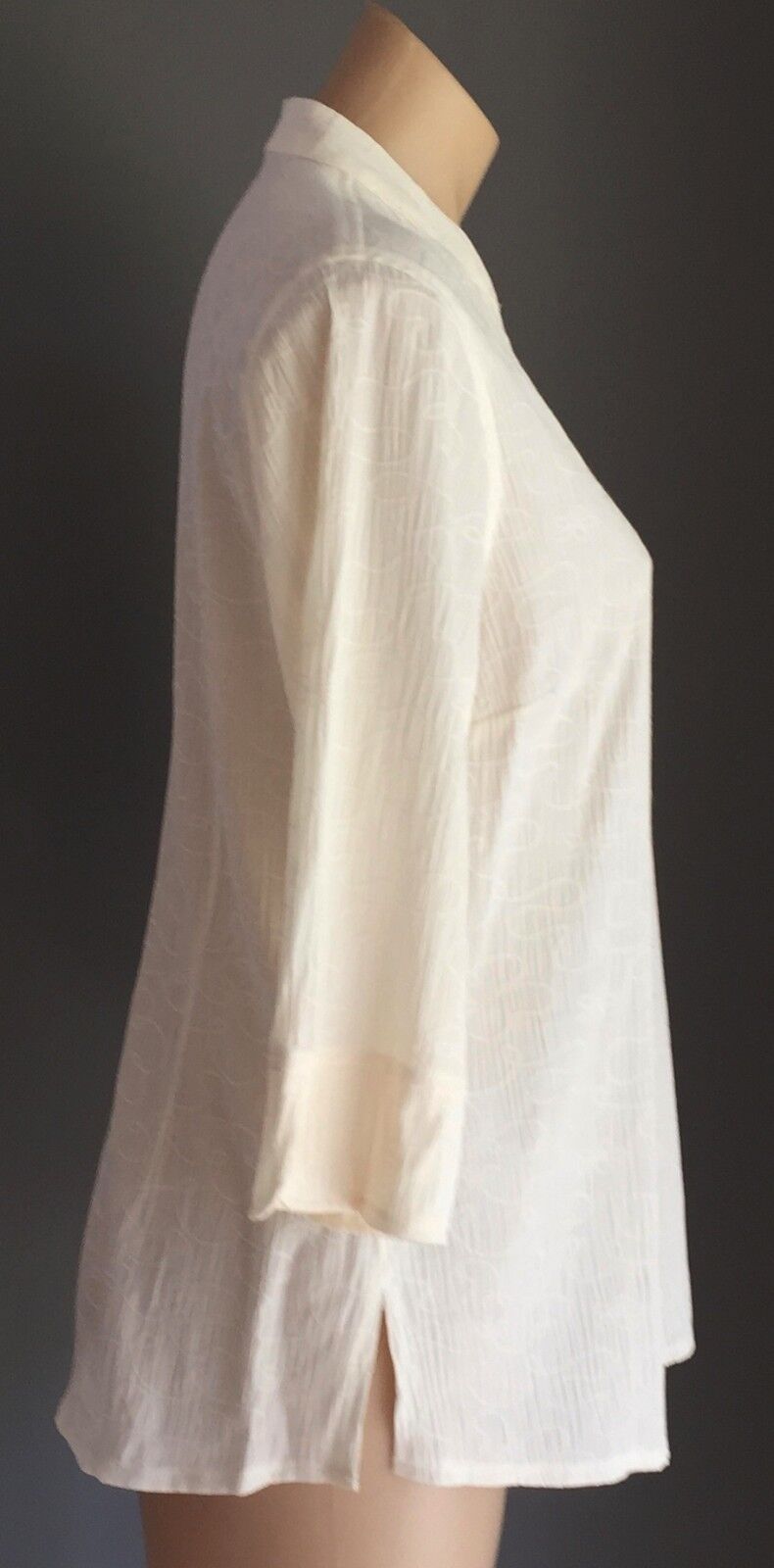 NONI B Top Mandarin Button Shirt Cream Crinkle 3/4 Sleeve Raised Swirl Size 12