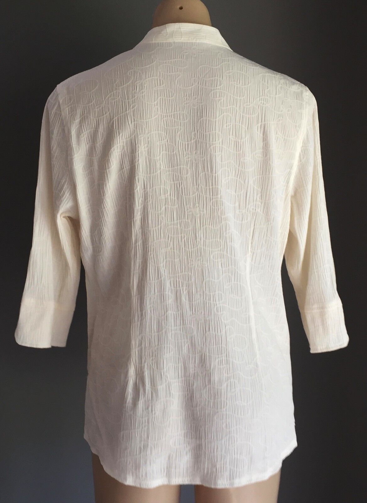NONI B Top Mandarin Button Shirt Cream Crinkle 3/4 Sleeve Raised Swirl Size 12