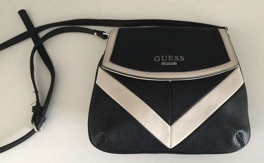 GUESS SADDLE BAG Shoulder Bag Black & Ivory Pebble Pleather w Strap NEW Retro