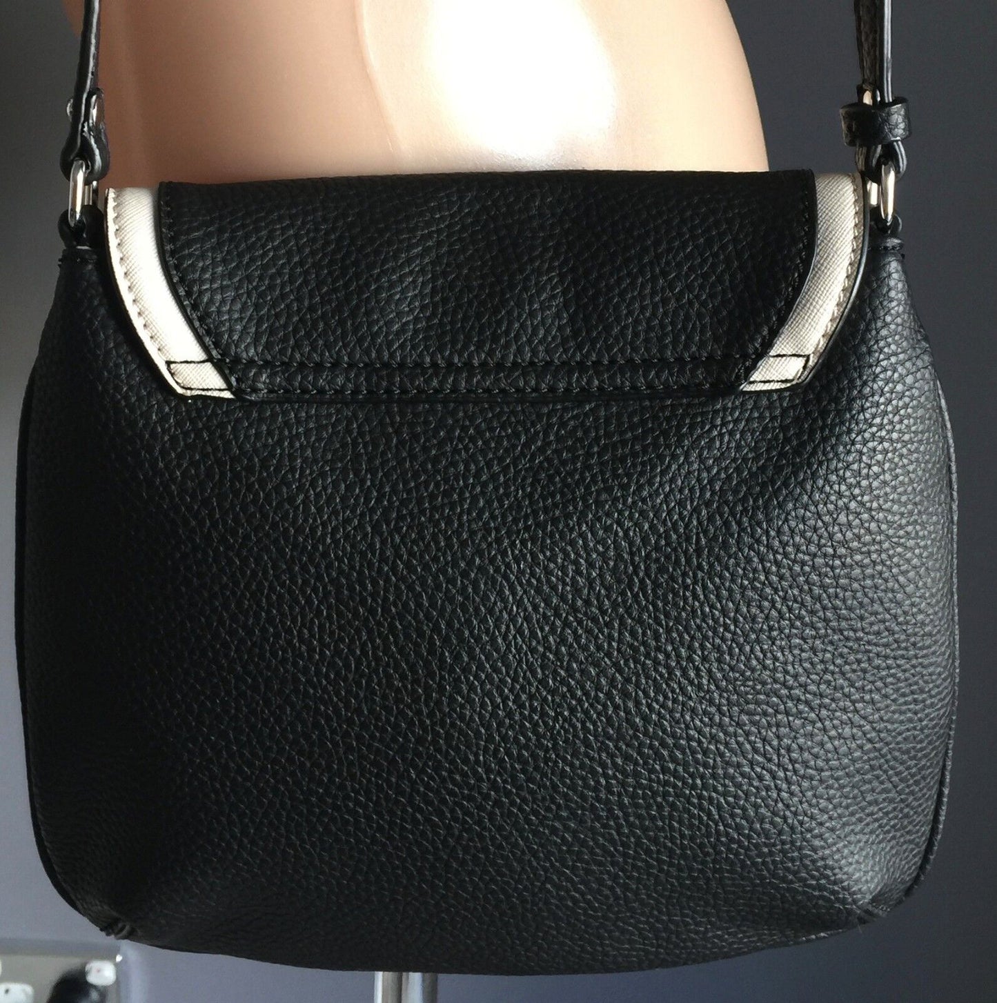 GUESS SADDLE BAG Shoulder Bag Black & Ivory Pebble Pleather w Strap NEW Retro