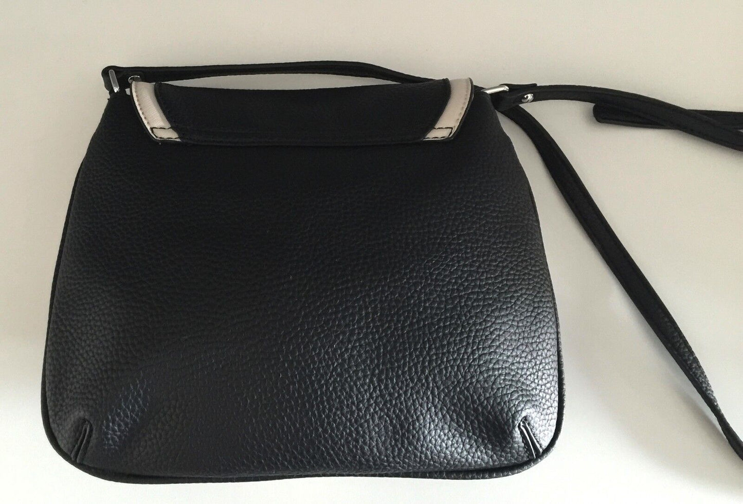 GUESS SADDLE BAG Shoulder Bag Black & Ivory Pebble Pleather w Strap NEW Retro