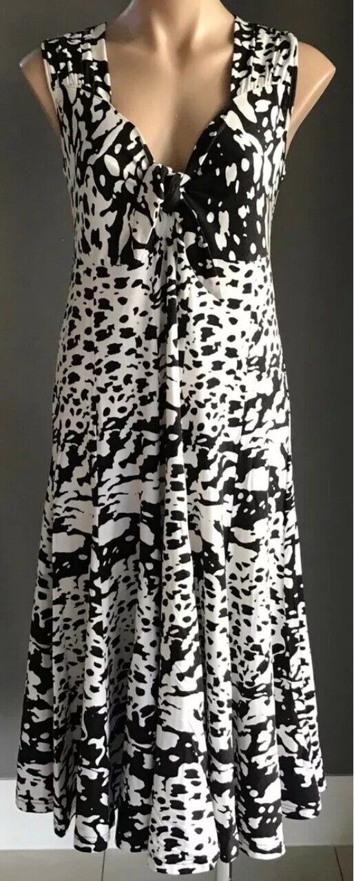 CHELSEA DESIGN  Sheath Dress Black Stretch Satin Jersey Beige Knot Trim Size 10