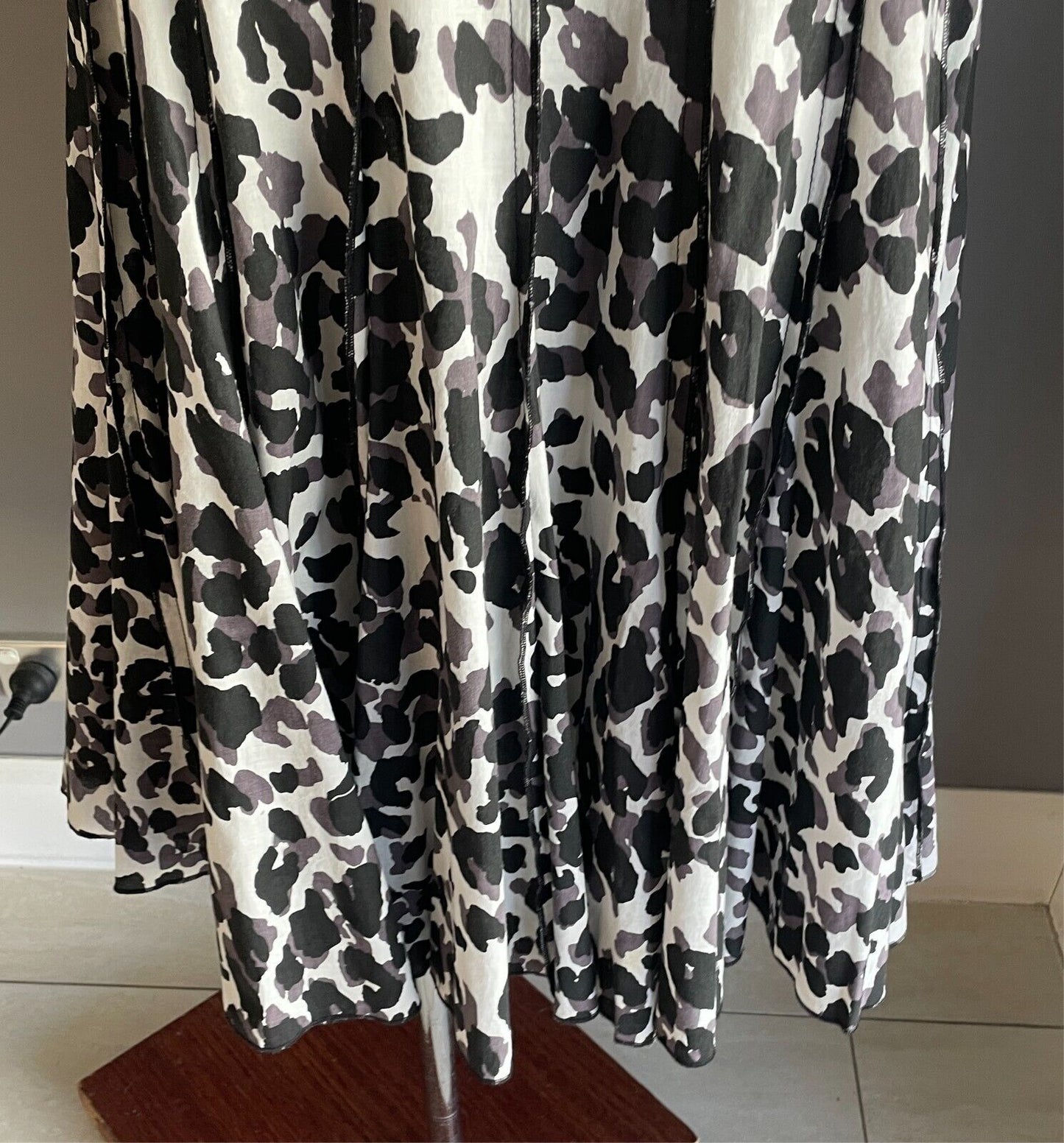 PARRAKEETS Skirt White Black Grey A-Line Panel Leopard Size 16 Cotton Lined