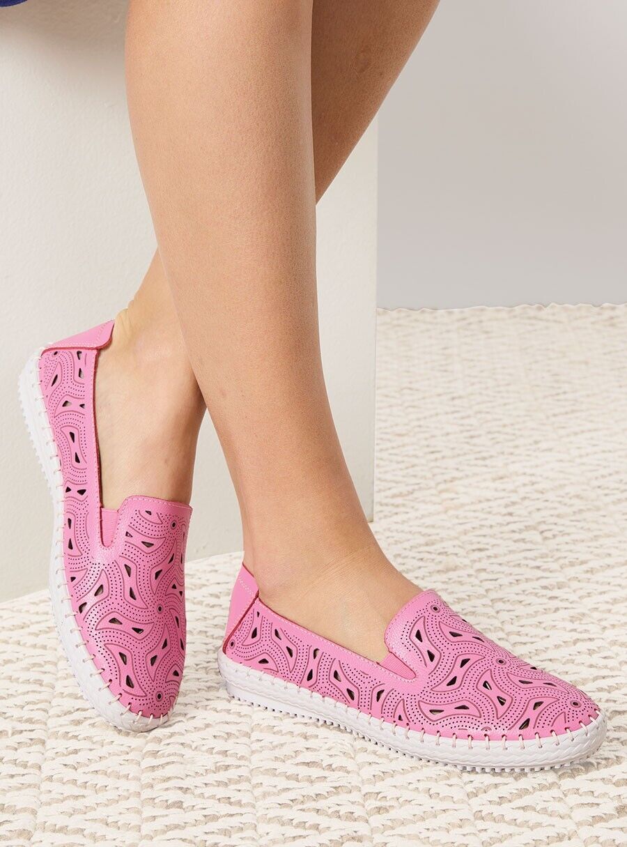 VICTORIA HILL Sneakers Pink Leather Cut Out Pull One White Rubber Sole Size 10
