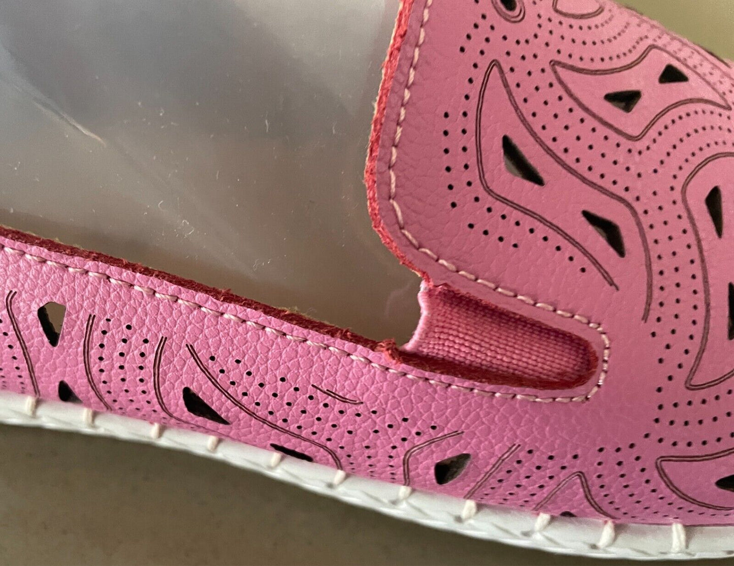 VICTORIA HILL Sneakers Pink Leather Cut Out Pull One White Rubber Sole Size 10