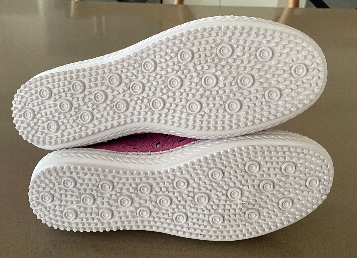 VICTORIA HILL Sneakers Pink Leather Cut Out Pull One White Rubber Sole Size 10